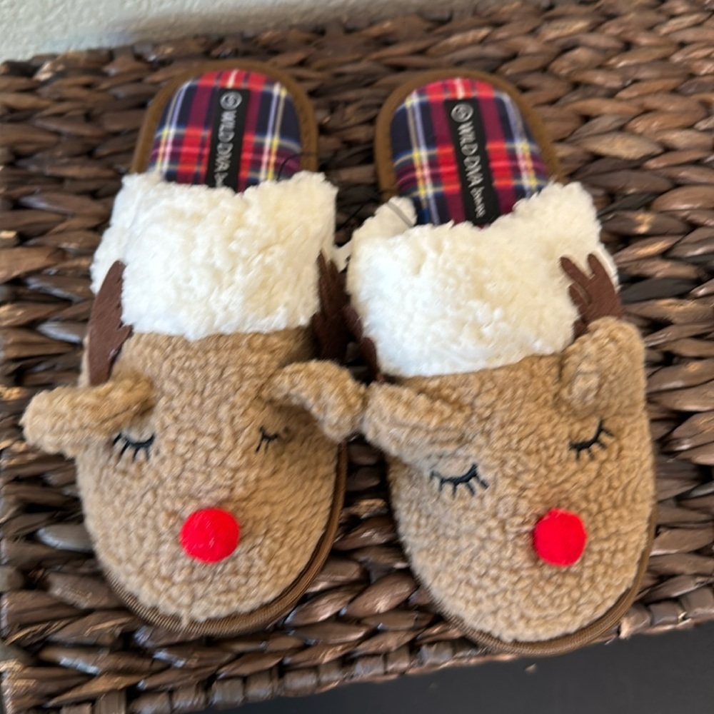 Wild Diva Reindeer Slippers Small Fits 4-5 Holiday Festive Rudolph NWT‎